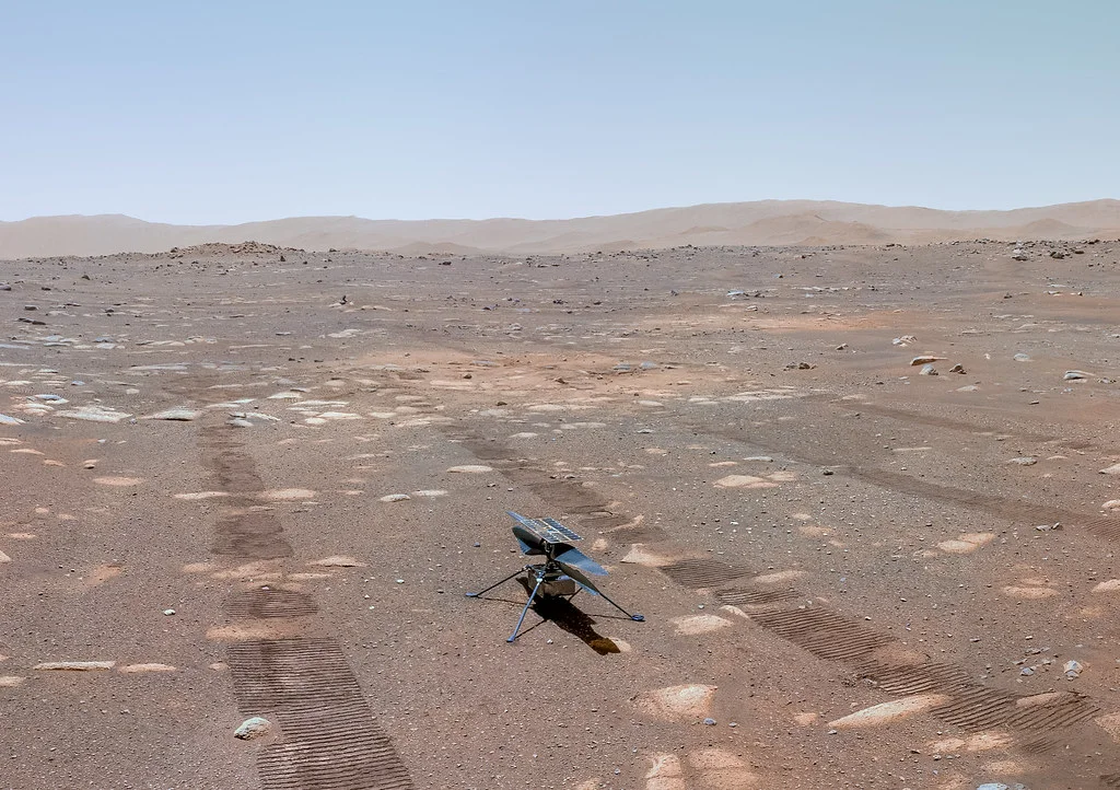 NASA Mars2020 Sol46 영상에 화이트밸런스 처리를 적용한 Ingenuity 지표 사진. 72차 비행 사고 장면이 아닙니다.